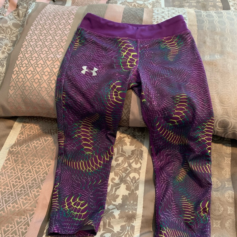 Youth:Girls Under Armour Sz Medium (10) EUC